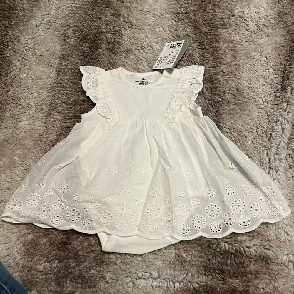 babygirl’s white dress 3m